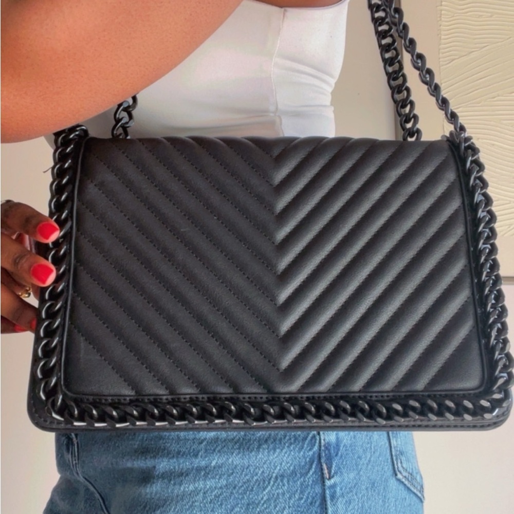 Elegant Black Quilted Chain Shoulder Bag